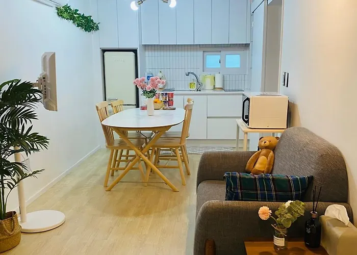 House Station Apartment *